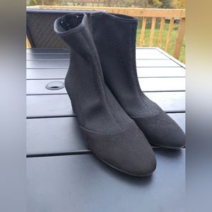 Nine West Black Pull On Block Heeled Booties, Size 7M, Like New Condition